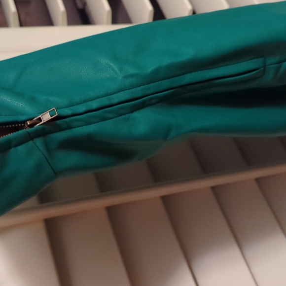 Super cute faux leather mini dress, looks like Leather!! Great material! Green - Picture 3 of 4